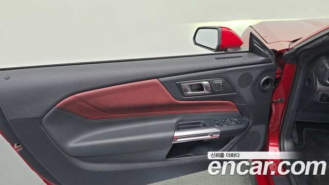 Ford Mustang (VII) 2.3 Ecoboost Premium Convertible 2024 — фото 24