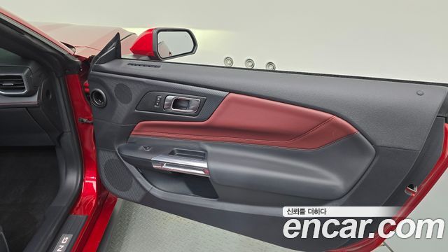 Ford Mustang (VII) 2.3 Ecoboost Premium Convertible 2024 — фото 25
