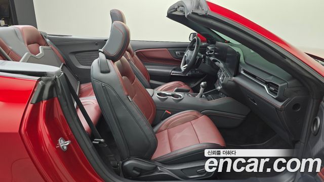 Ford Mustang (VII) 2.3 Ecoboost Premium Convertible 2024 — фото 26