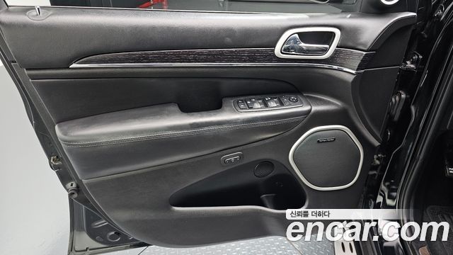 Jeep Grand Cherokee 3.6 Summit WK2 2019 — фото 24