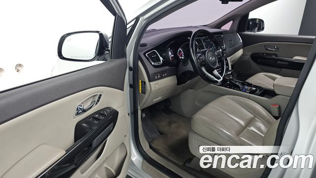 Kia Carnival 9-seater Noblesse 2018 — фото 10
