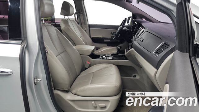 Kia Carnival 9-seater Noblesse 2018 — фото 26