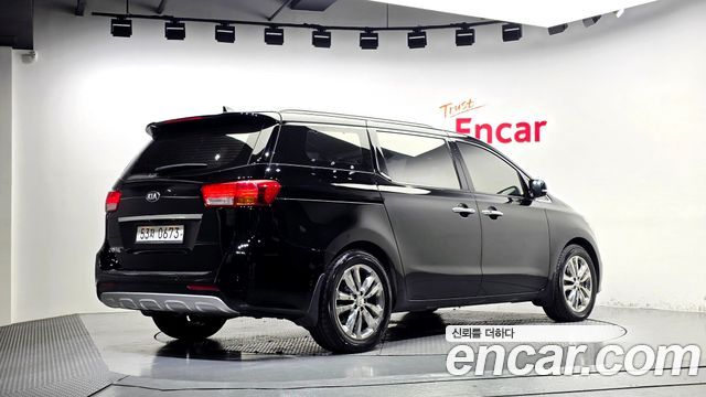 Kia Carnival 9-seater Noblesse 2016 — фото 2