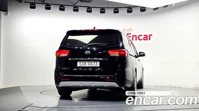 Kia Carnival 9-seater Noblesse 2016 — фото 4