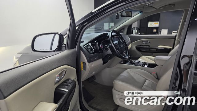 Kia Carnival 9-seater Noblesse 2016 — фото 10