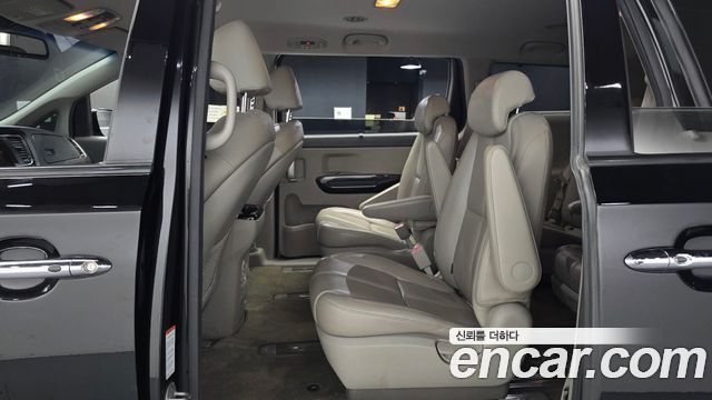 Kia Carnival 9-seater Noblesse 2016 — фото 11
