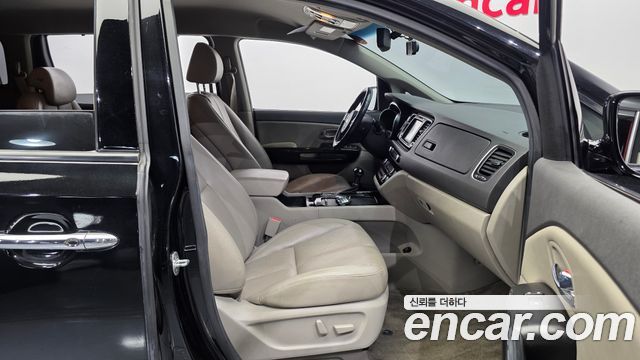 Kia Carnival 9-seater Noblesse 2016 — фото 12
