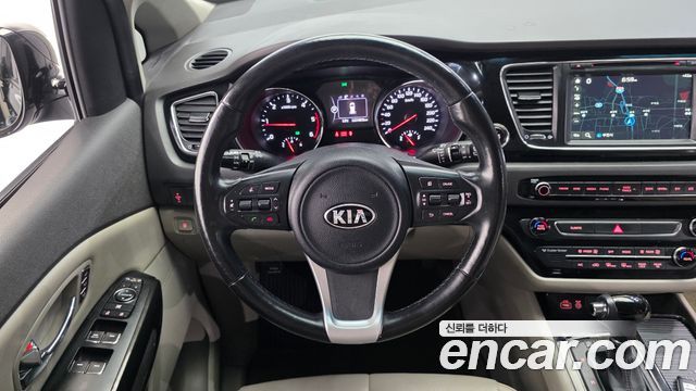 Kia Carnival 9-seater Noblesse 2016 — фото 13
