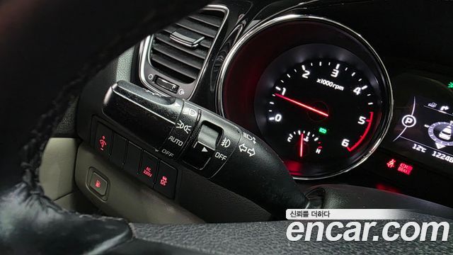 Kia Carnival 9-seater Noblesse 2016 — фото 18