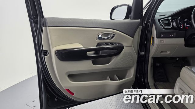 Kia Carnival 9-seater Noblesse 2016 — фото 25