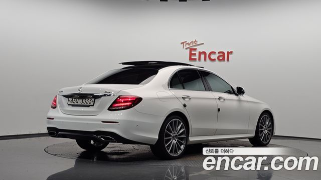 Mercedes-Benz E-Class (W213) E300 4MATIC AMG Line 2017 — фото 2