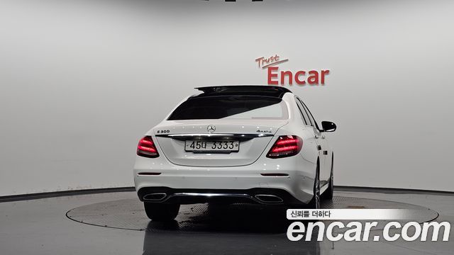 Mercedes-Benz E-Class (W213) E300 4MATIC AMG Line 2017 — фото 4