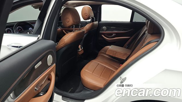 Mercedes-Benz E-Class (W213) E300 4MATIC AMG Line 2017 — фото 15