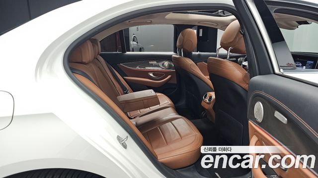Mercedes-Benz E-Class (W213) E300 4MATIC AMG Line 2017 — фото 16