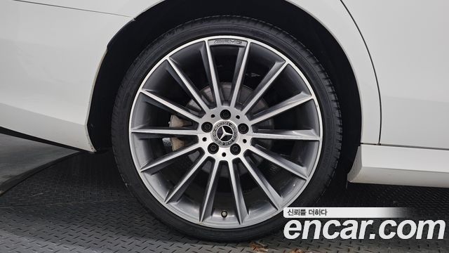 Mercedes-Benz E-Class (W213) E300 4MATIC AMG Line 2017 — фото 27