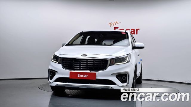 Kia Carnival 9-Seater Luxury 2020 — фото 3