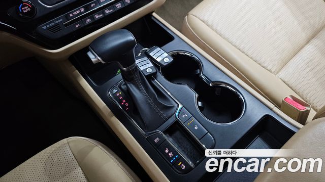 Kia Carnival 9-Seater Luxury 2020 — фото 9