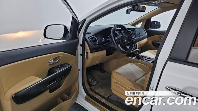 Kia Carnival 9-Seater Luxury 2020 — фото 10