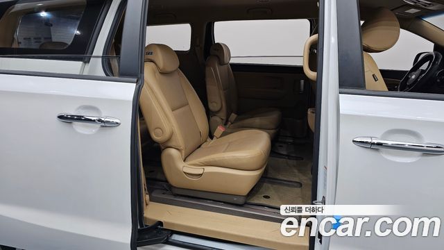 Kia Carnival 9-Seater Luxury 2020 — фото 11