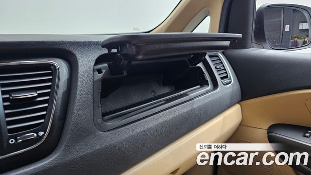 Kia Carnival 9-Seater Luxury 2020 — фото 19