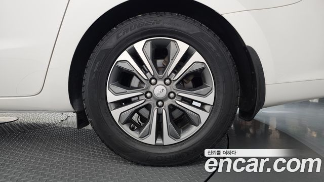 Kia Carnival 9-Seater Luxury 2020 — фото 21