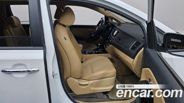 Kia Carnival 9-Seater Luxury 2020 — фото 26