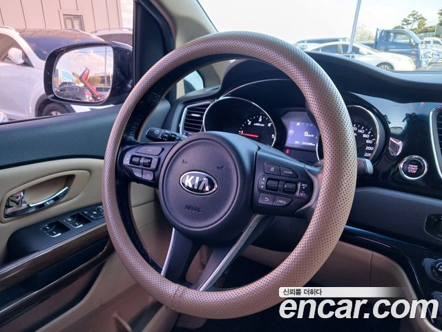 Kia Carnival 9-seater Hi-Limousine Prestige 2017 — фото 6