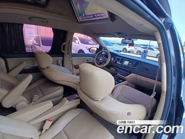 Kia Carnival 9-seater Hi-Limousine Prestige 2017 — фото 16