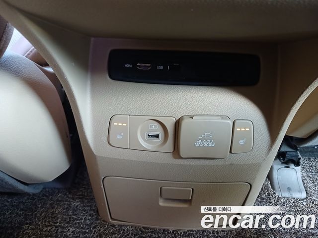 Kia Carnival 9-seater Hi-Limousine Prestige 2017 — фото 19
