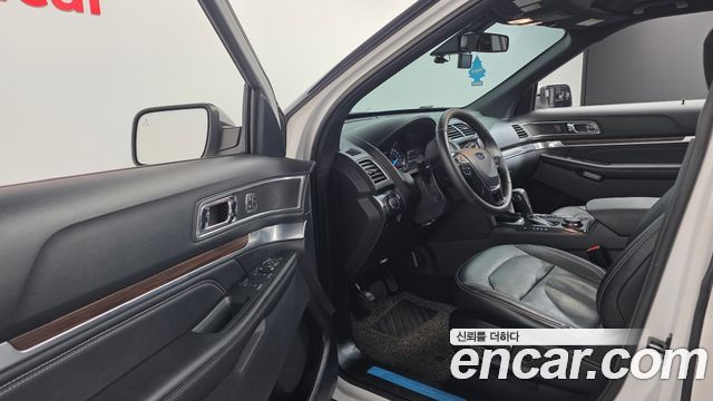 Ford Explorer 2.3 Limited 4WD 5th 2018 — фото 10