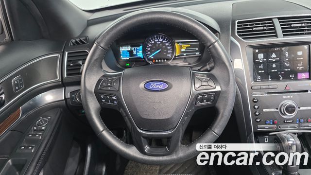 Ford Explorer 2.3 Limited 4WD 5th 2018 — фото 13