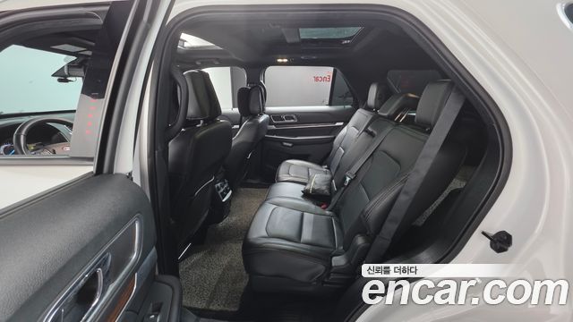 Ford Explorer 2.3 Limited 4WD 5th 2018 — фото 16