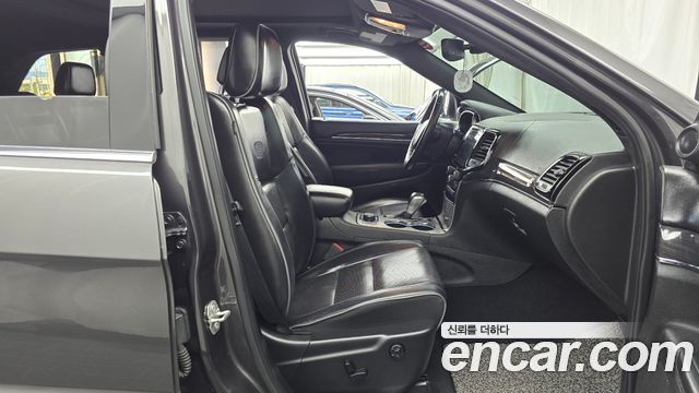 Jeep Grand Cherokee 3.6 Overland WK2 2019 — фото 11
