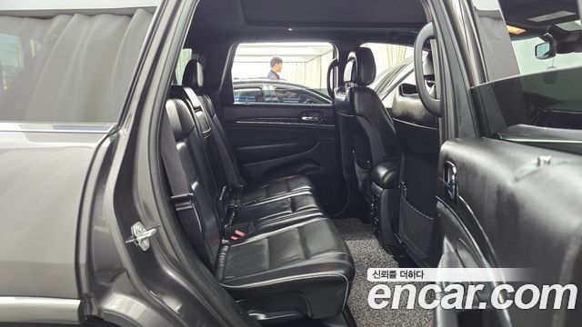 Jeep Grand Cherokee 3.6 Overland WK2 2019 — фото 12