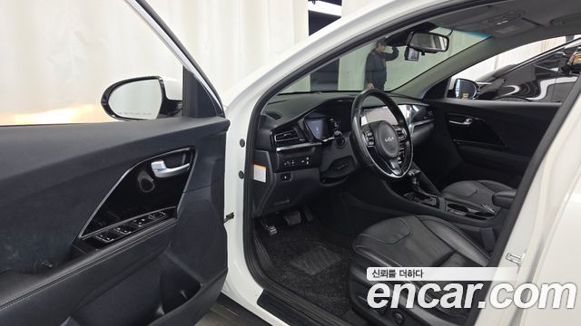 Kia Niro 1.6 HEV Prestige 2022 — фото 10