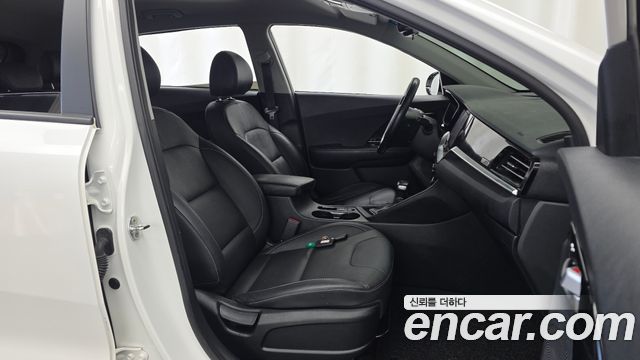 Kia Niro 1.6 HEV Prestige 2022 — фото 11