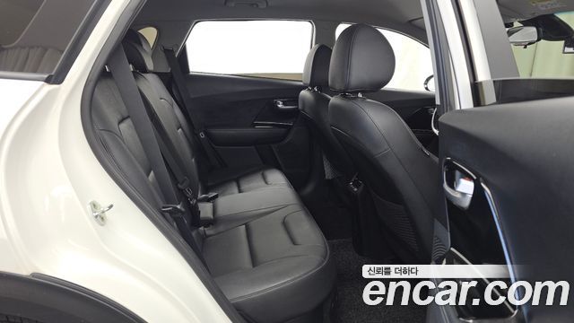 Kia Niro 1.6 HEV Prestige 2022 — фото 12