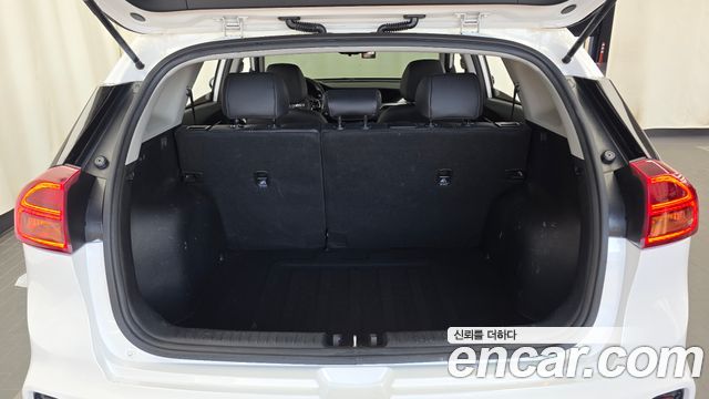 Kia Niro 1.6 HEV Prestige 2022 — фото 20