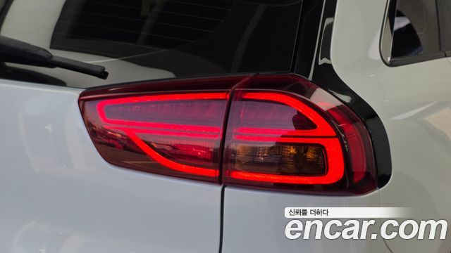 Kia Niro 1.6 HEV Prestige 2022 — фото 23
