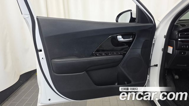 Kia Niro 1.6 HEV Prestige 2022 — фото 24