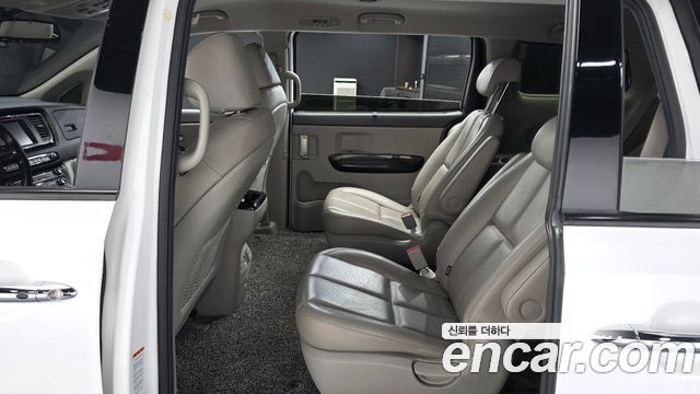 Kia Carnival 9-seater Noblesse 2018 — фото 12