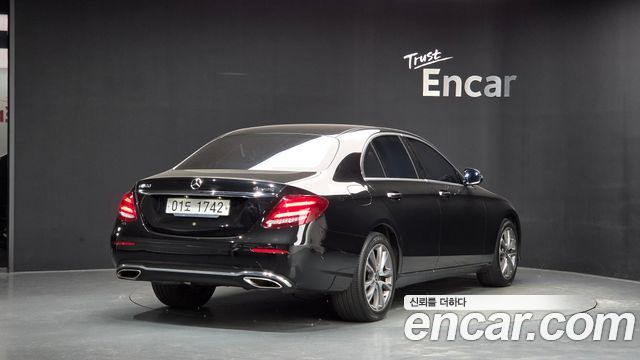 Mercedes-Benz E-Class (W213) E300 4MATIC Avnatgarde 2019 — фото 2