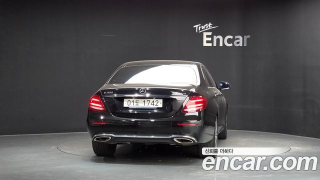 Mercedes-Benz E-Class (W213) E300 4MATIC Avnatgarde 2019 — фото 4