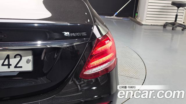 Mercedes-Benz E-Class (W213) E300 4MATIC Avnatgarde 2019 — фото 23