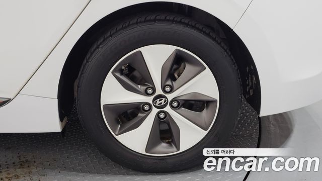 Hyundai Ioniq Electric N 2017 — фото 21