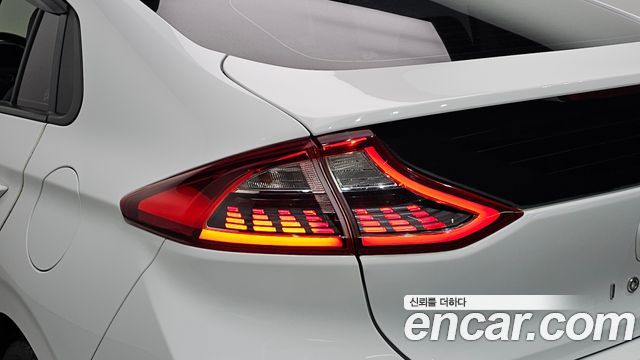 Hyundai Ioniq Electric N 2017 — фото 23