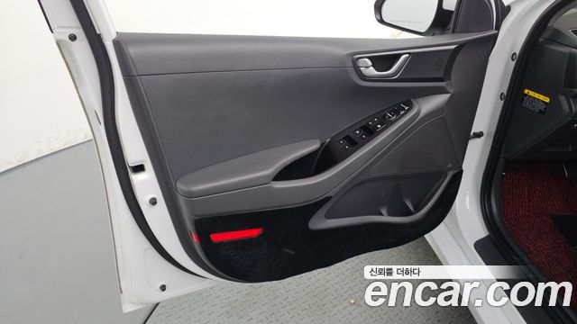 Hyundai Ioniq Electric N 2017 — фото 24