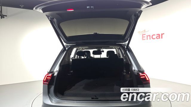 Volkswagen Tiguan Allspace 2.0 TDI Prestige 2020 — фото 19