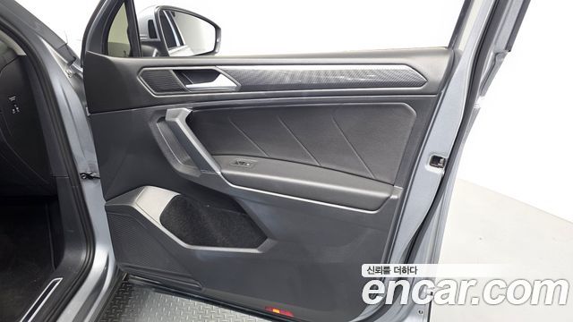 Volkswagen Tiguan Allspace 2.0 TDI Prestige 2020 — фото 24
