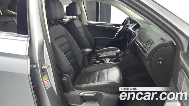 Volkswagen Tiguan Allspace 2.0 TDI Prestige 2020 — фото 26